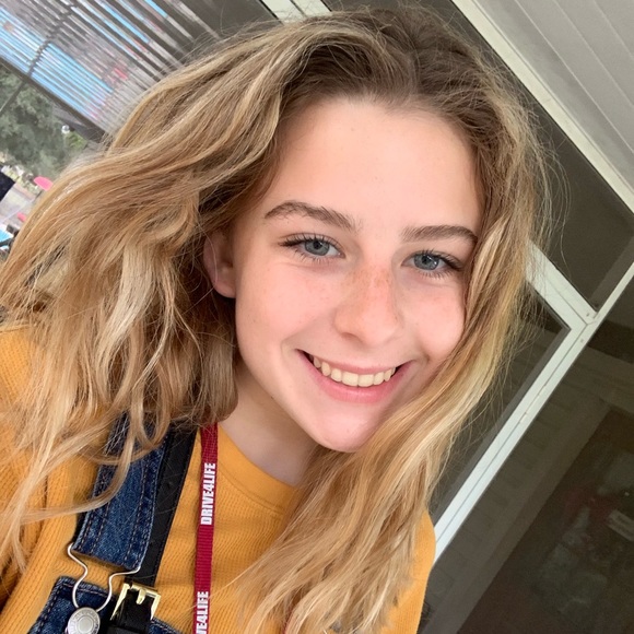 Meet your Posher, Katie - Picture 2 of 2